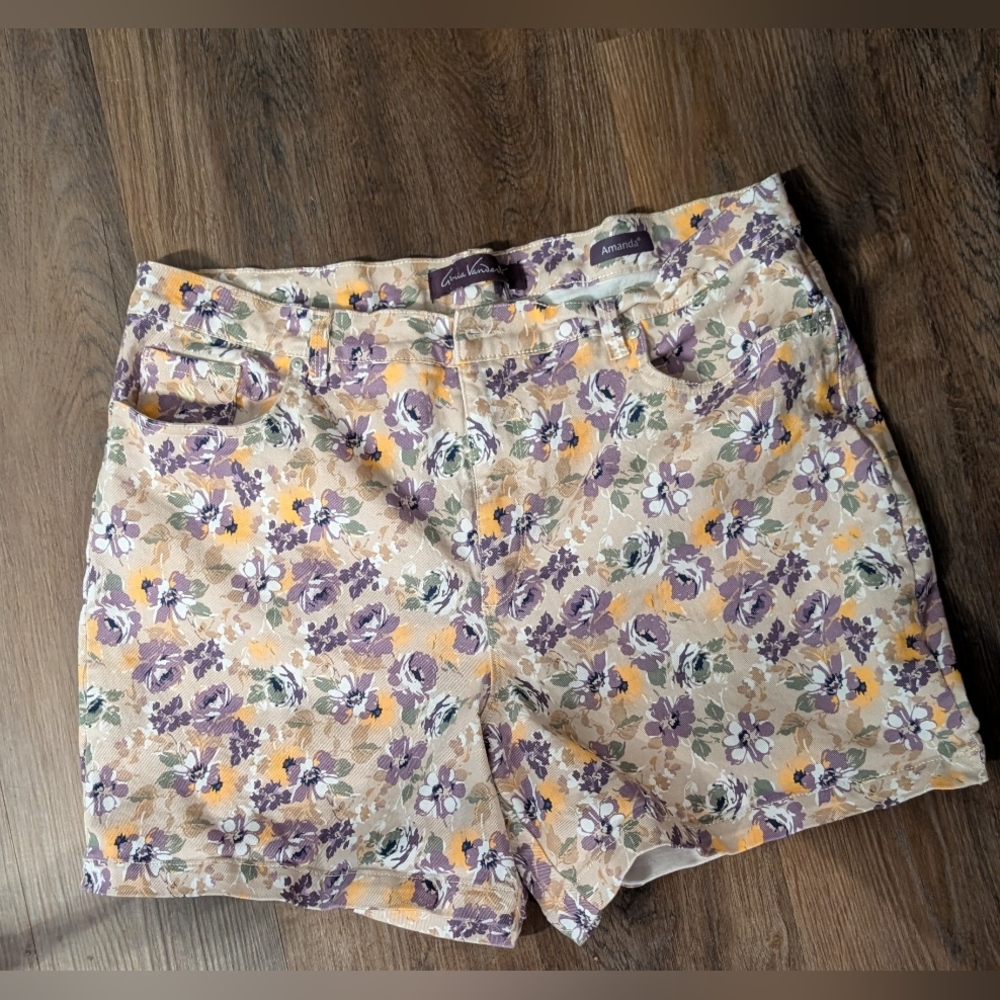 Gloria Vanderbilt Purple and Yellow Floral Women's Shorts Size 18